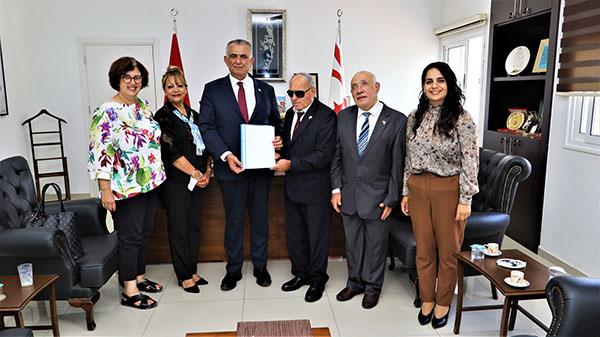 Bakan Çavuşoğlu, Kıbrıs Türk Engelliler Federasyonu’nu Kabul Etti
