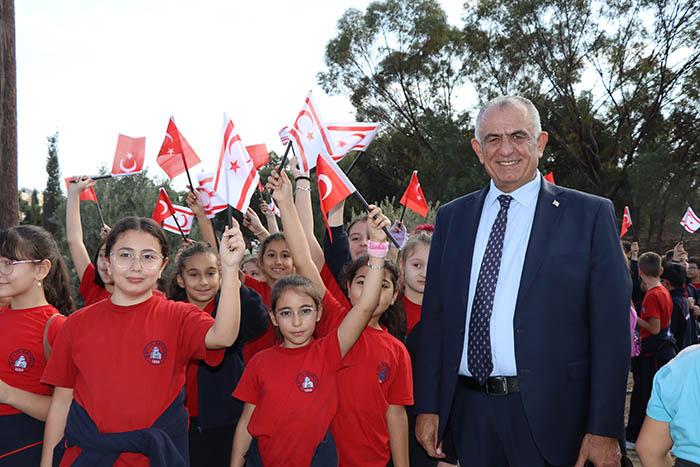 Bakan Çavuşoğlu’nun 15 Kasım Cumhuriyet Bayramı Mesajı