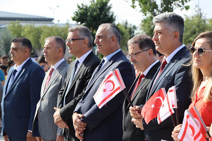 Kuzey Kıbrıs Türk Cumhuriyeti’nin 42’nci Kuruluş Yıl Dönümü Kutlamaları Kapsamında Cumhuriyet Korteji Düzenlendi