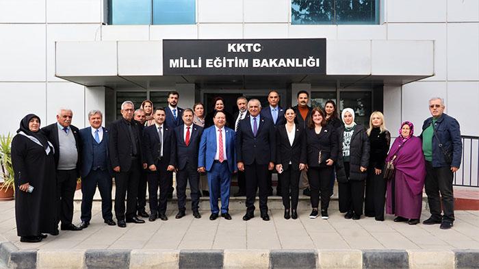 Bakan Çavuşoğlu, Türkiye – Kıbrıs Türk Cumhuriyeti İş Birliği Cemiyeti Heyetini Kabul Etti