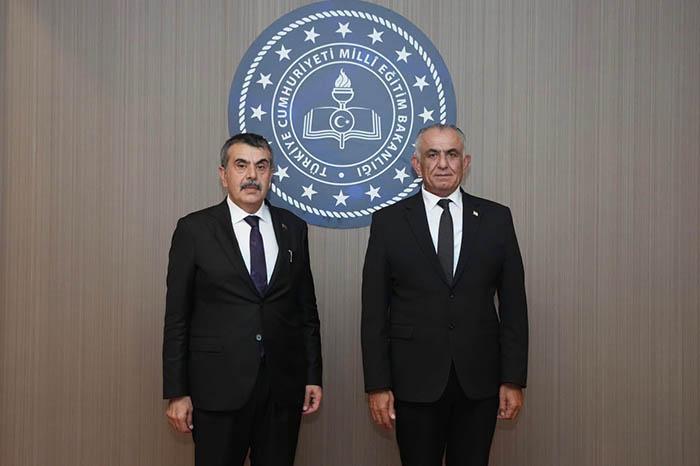 Bakan Çavuşoğlu mevkidaşı Tekin ile bir araya geldi