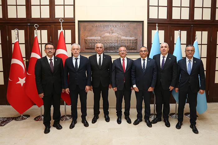 Bakan Çavuşoğlu, Gazi Üniversitesi’ni Ziyaret Etti