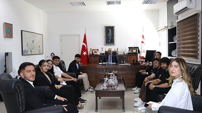 Bakan Çavuşoğlu, Öğrenci Derneklerini Kabul Etti