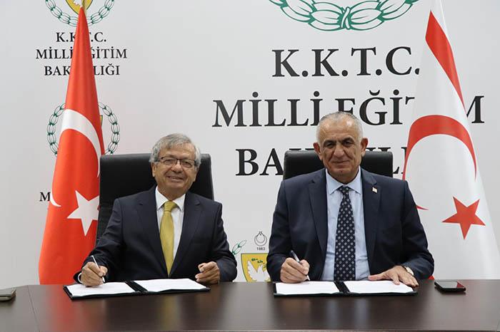 Milli Eğitim Bakanlığı ve Girne Üniversitesi, Limanlar Dairesi’nin deniz motorcusu münhaline başvurabilecek nitelikte bireyler yetiştirmek amacıyla, 80 saatlik 'Deniz Motorculuğu Eğitimi ve Sertifika Programı'na yönelik iş birliği protokolü imzaladı.